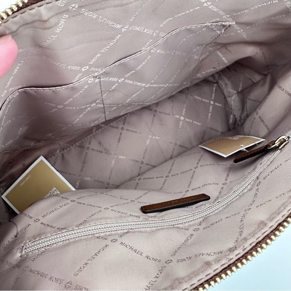 New Michael Kors Maddie Signature Tote  Carryall Bag in Vanilla - Picture 11 of 16